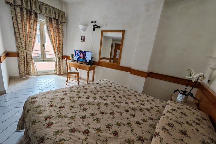 Room 7 of 28