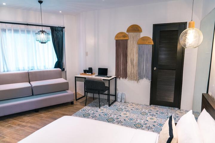 Room 12 of 65