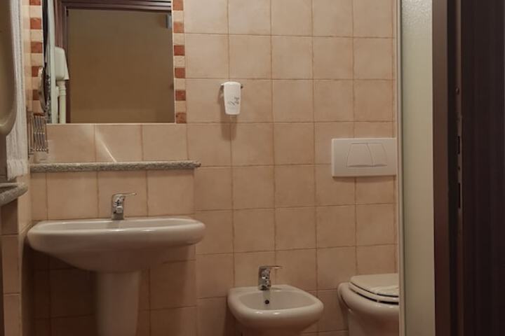 Room 6 of 32