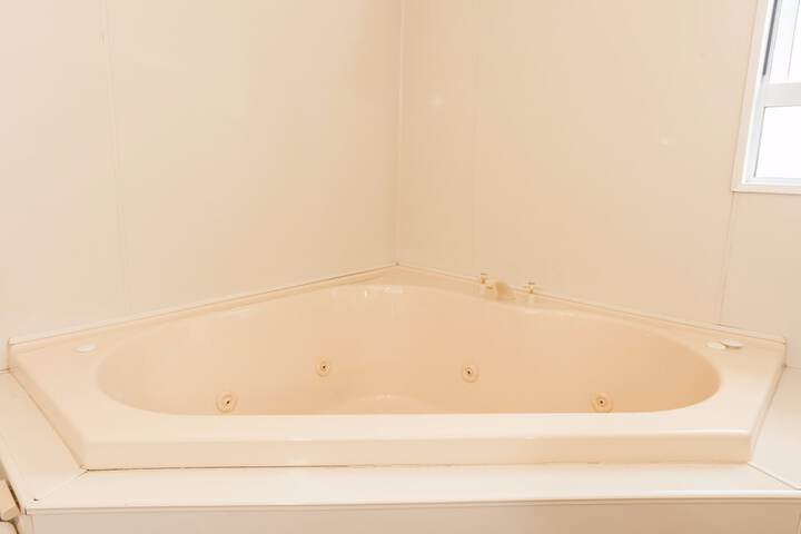 Hot Tub 98 of 141