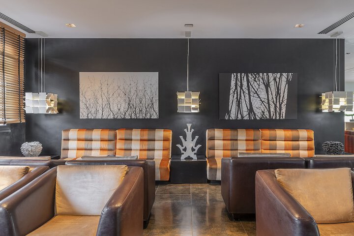 Lounge 67 of 107