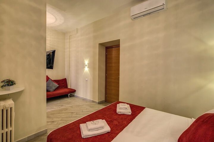 Room 7 of 33