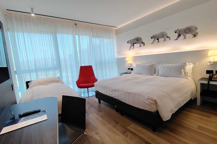 Room 30 of 82
