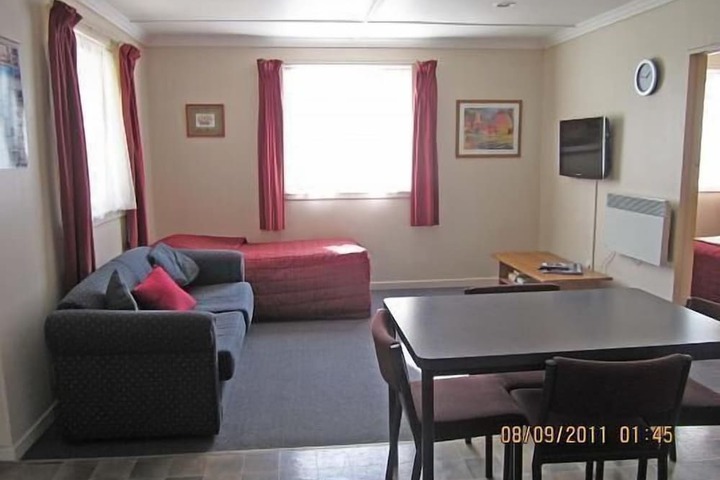 Room 5 of 9