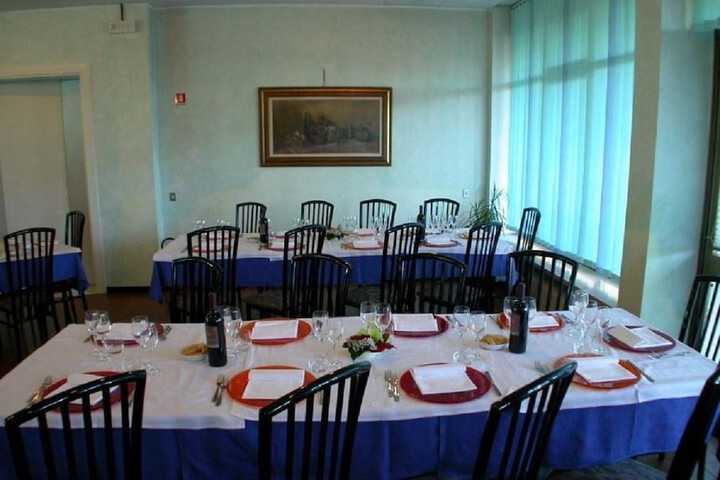 Dining 17 of 25