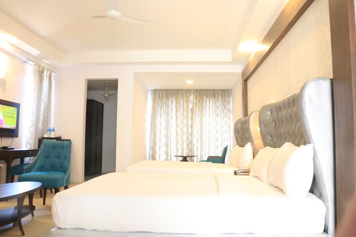 Room 33 of 47