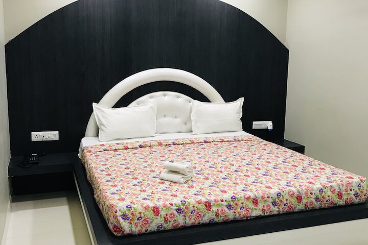 Room 8 of 13