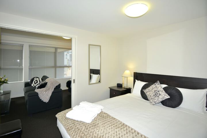 Room 3 of 87
