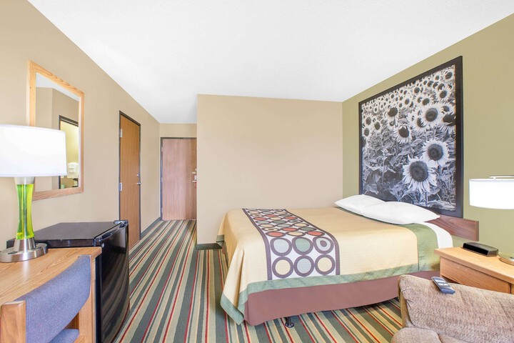 1 Queen Bed Mobility Accessible (8 of 11)