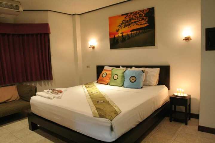 Room 18 of 33
