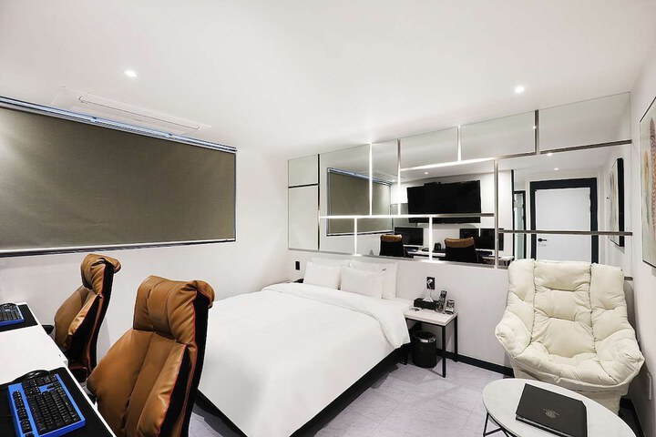 Room 26 of 50