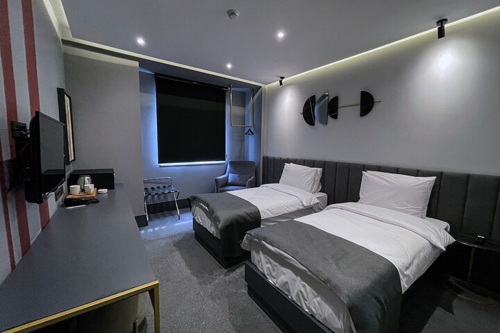 Room 14 of 48
