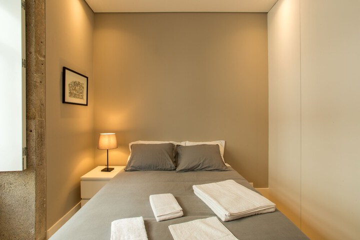 Room 4 of 136
