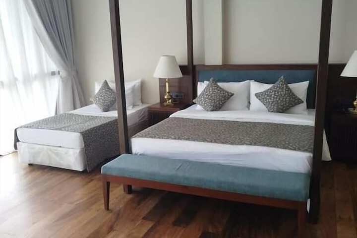 Room 30 of 77