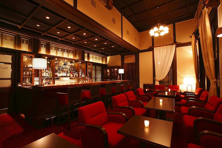 Lounge 102 of 120