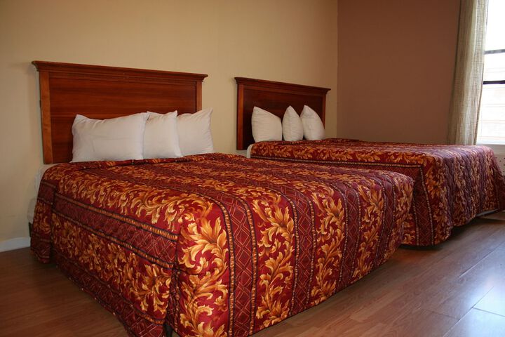 Queen Bed Private Bathroom (17 of 35)