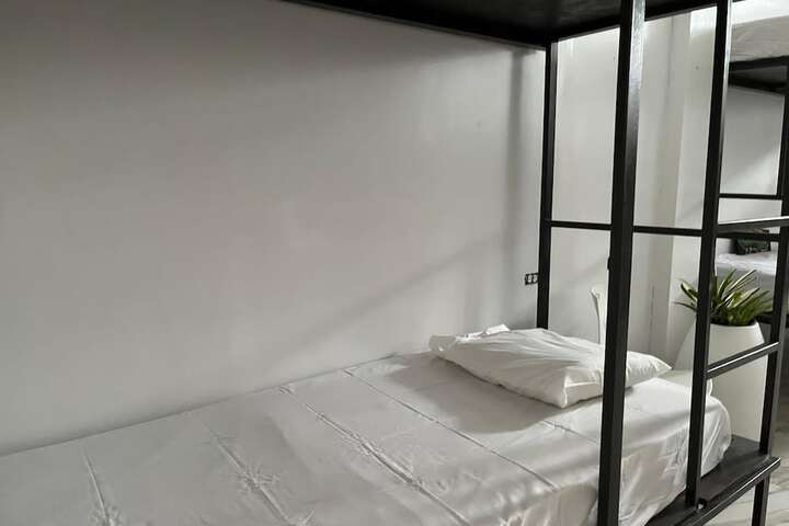 Room 5 of 17
