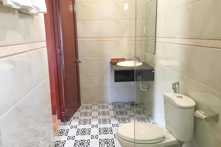 Room 12 of 37