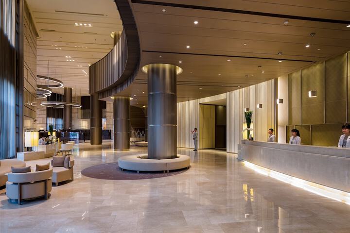 Entrance & Lobby