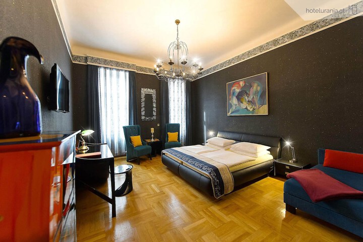 Room 34 of 205