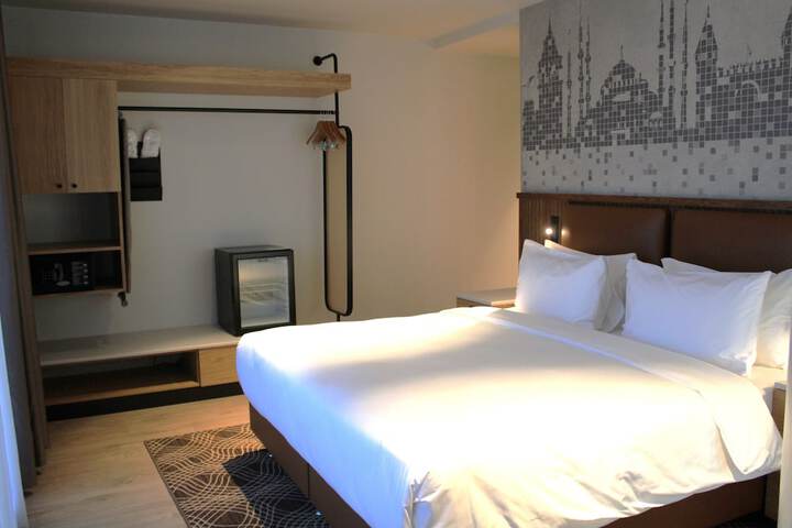 Room 6 of 50
