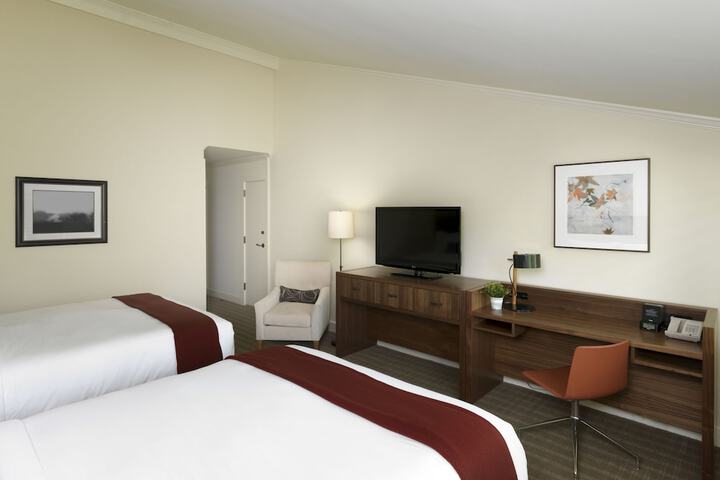Double Deluxe King Bed (4 of 4)