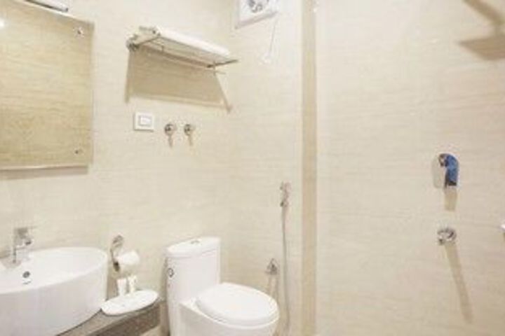 Room 3 of 28