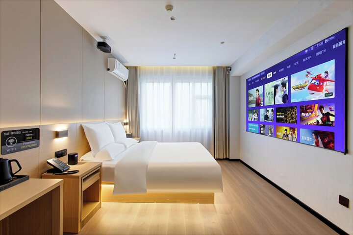 Room 8 of 36