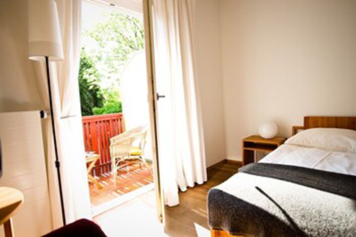 Room 21 of 27