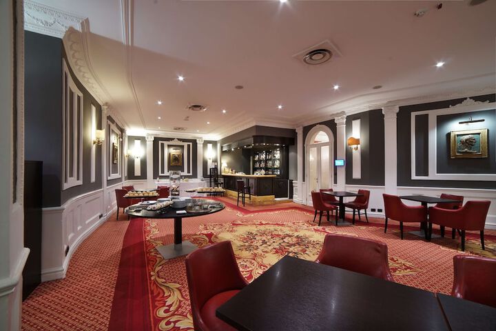 Lounge 134 of 175