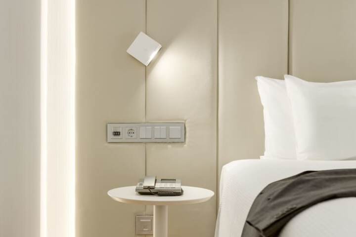 Room 6 of 40