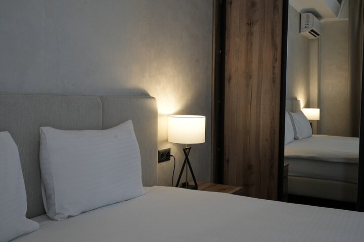 Room 43 of 100