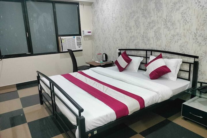 Room 8 of 18