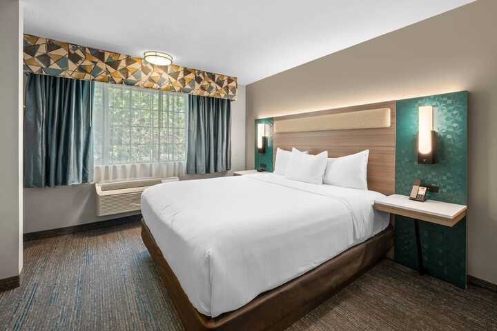 Room 32 of 64