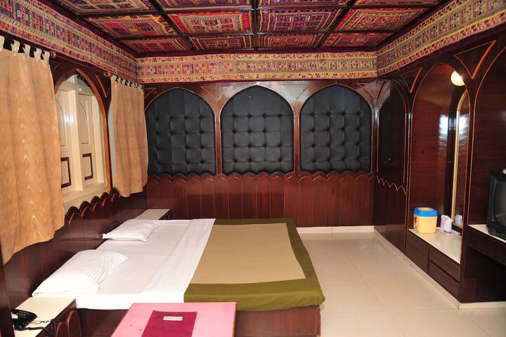 Room 5 of 28