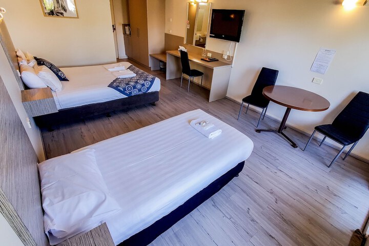 Room 26 of 100