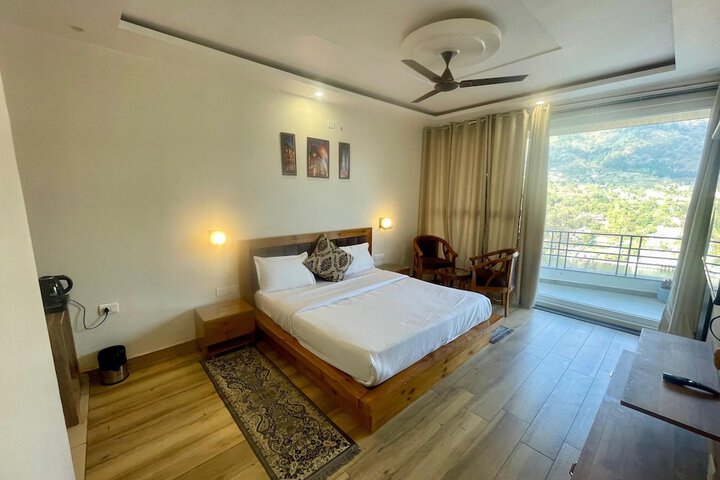 Room 5 of 17