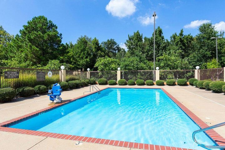 Pool 13 of 18