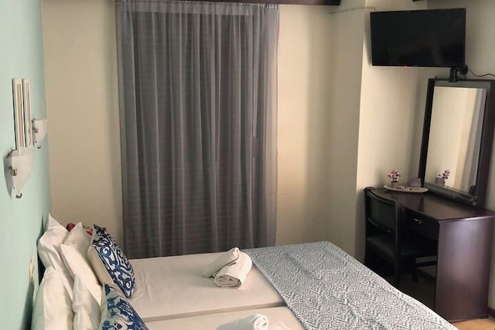 Room 12 of 38