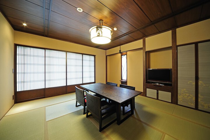 Room 13 of 165