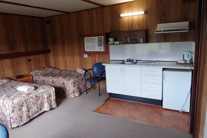 Room 12 of 122