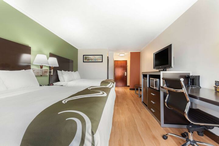 2 Queen Beds (4 of 6)