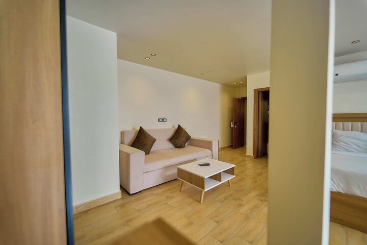 Room 48 of 174