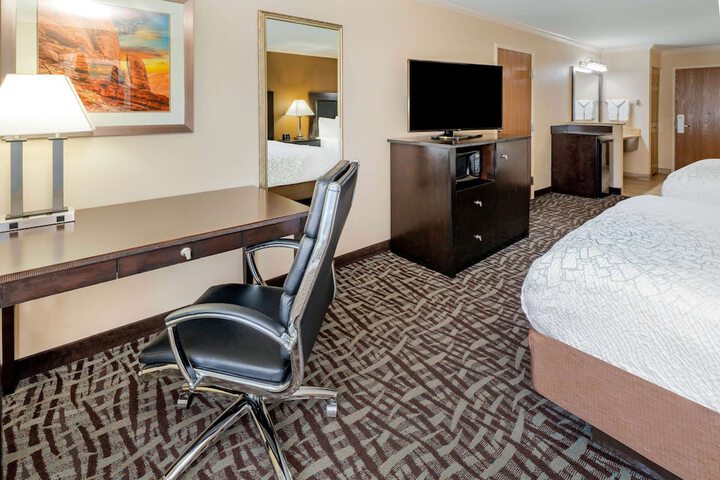 Room 16 of 48