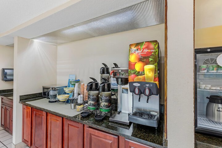 Breakfast/Coffee Service 40 of 45