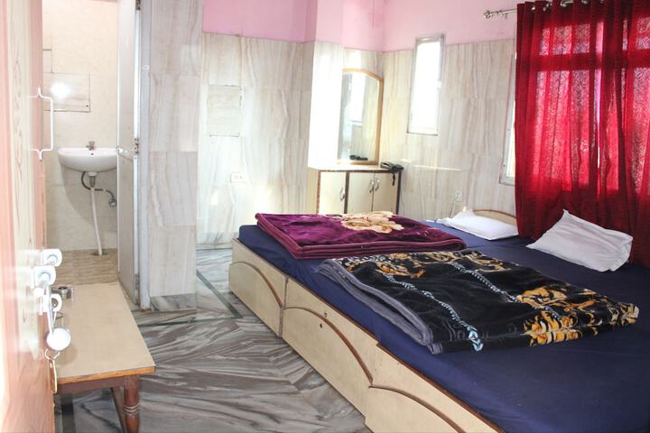 Room 14 of 20