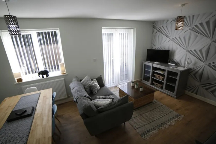 Room 5 of 16