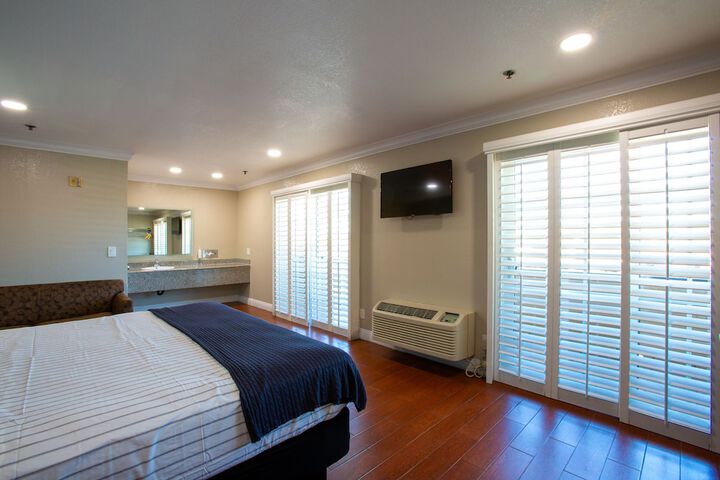 1 King Bed Accessible (5 of 24)