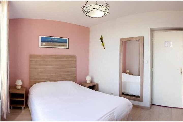 Room 17 of 34