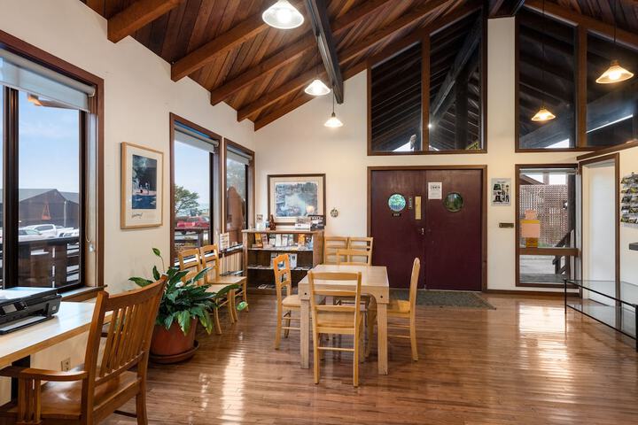 Guest Lobby
